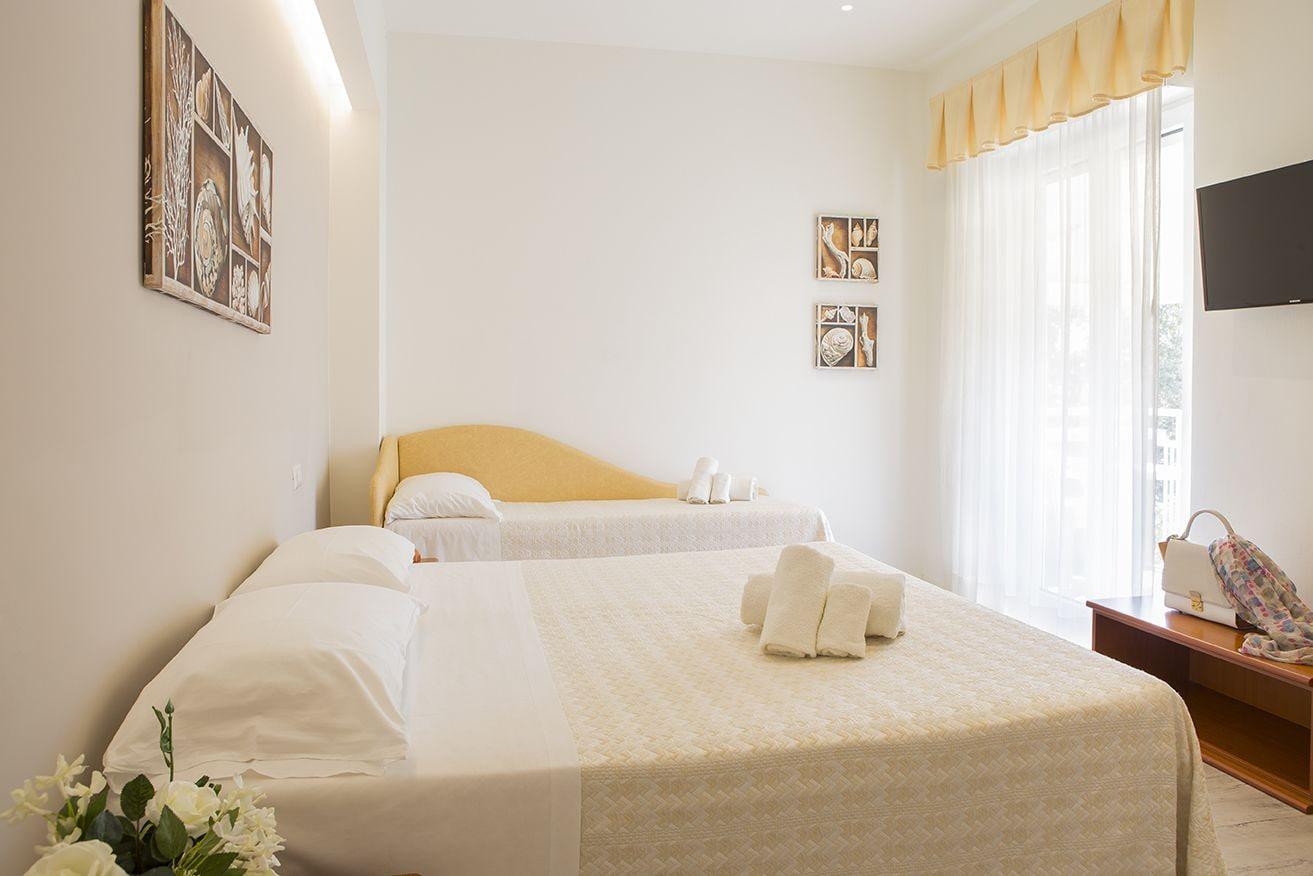 Hotel Pacific Cattolica Eksteriør billede