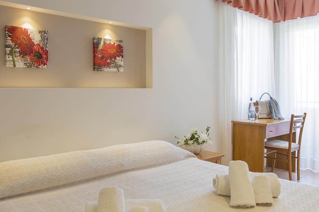Hotel Pacific Cattolica Eksteriør billede