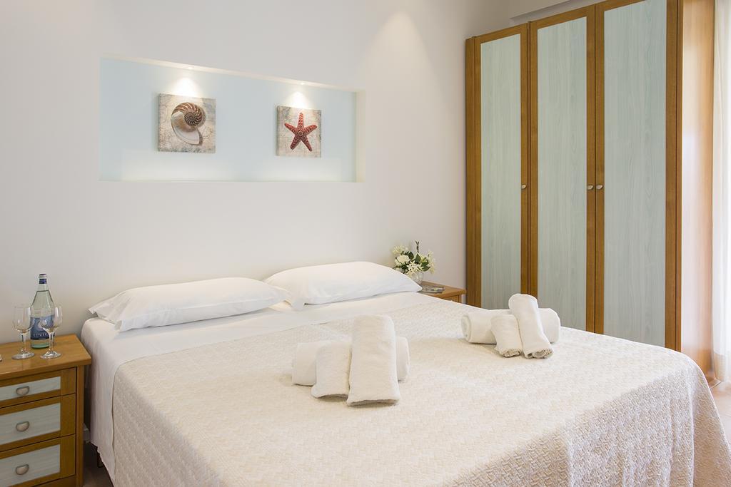 Hotel Pacific Cattolica Eksteriør billede