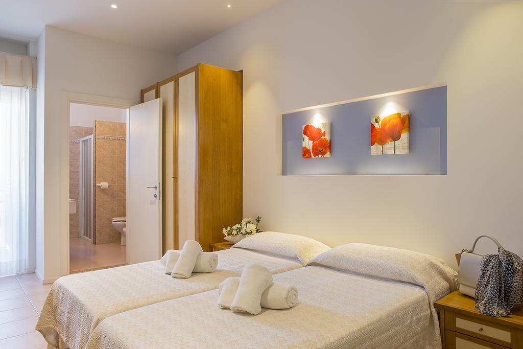 Hotel Pacific Cattolica Eksteriør billede